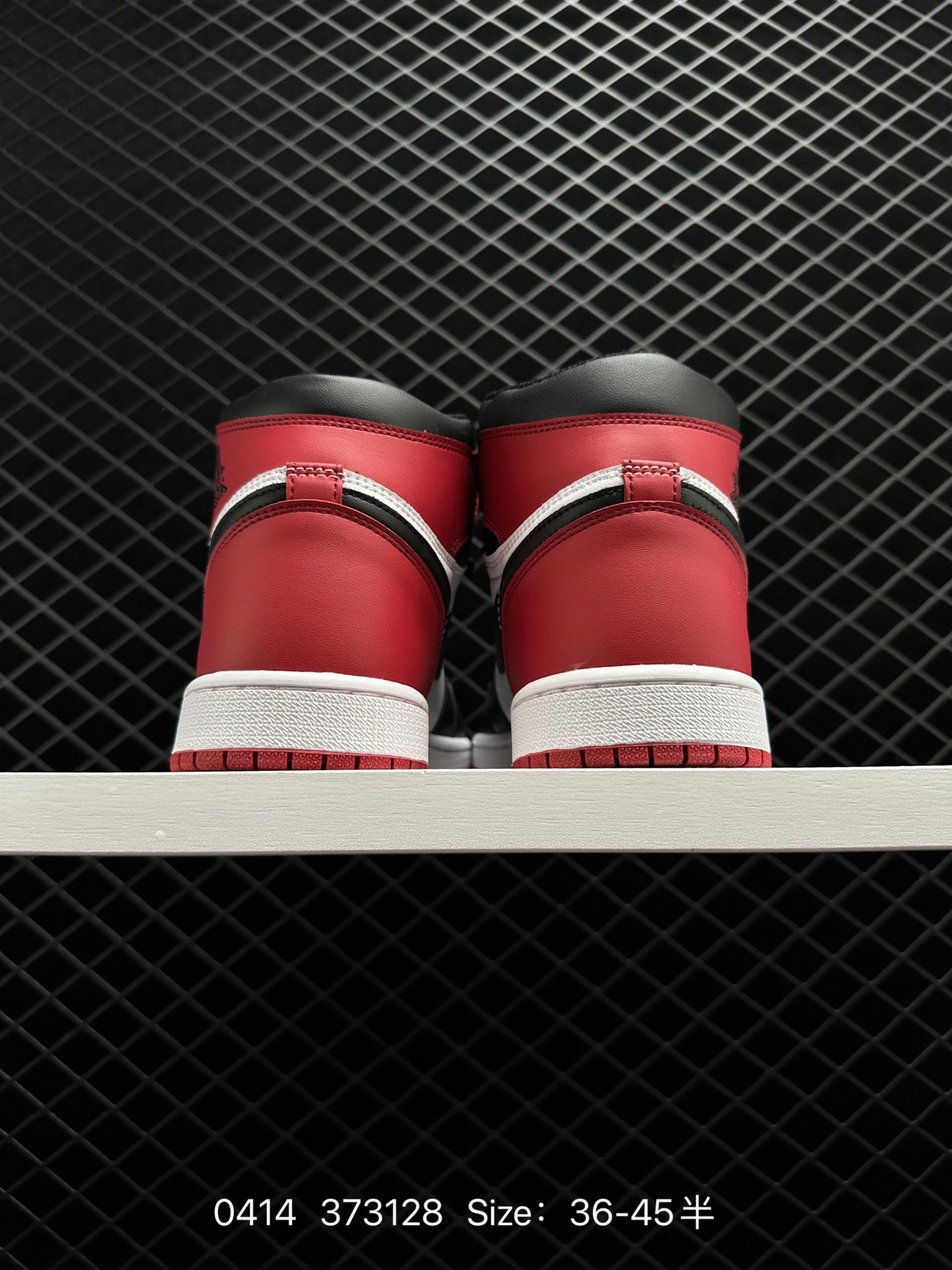 Air Jordan 1 Retro High OG “Black Toe”